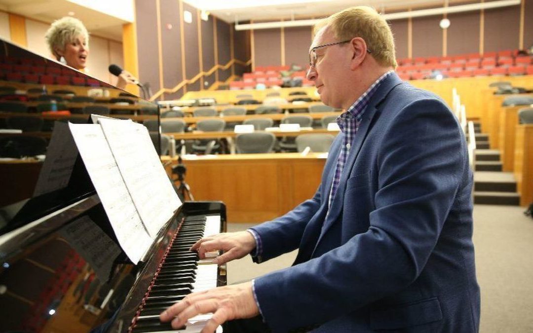 Gershwin master Kevin Cole reclaims the piano after surgery